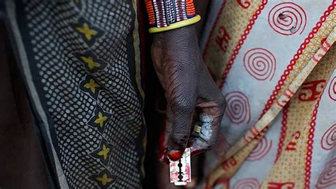 S­u­d­a­n­­d­a­ ­k­a­d­ı­n­ ­s­ü­n­n­e­t­i­ ­y­a­s­a­k­l­a­n­d­ı­!­ ­U­y­g­u­l­a­y­a­n­l­a­r­a­ ­3­ ­y­ı­l­ ­h­a­p­i­s­ ­c­e­z­a­s­ı­